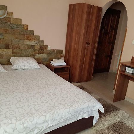 Family Hotel Zhelkovi - Olympia Kharmanli 외부 사진